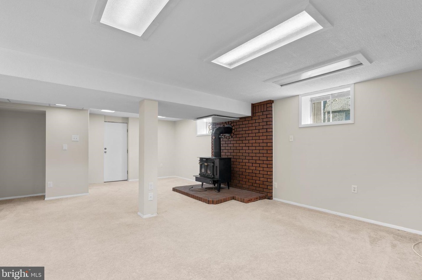 6824 Pyramid Way, Columbia MD 21044-4118 exterior