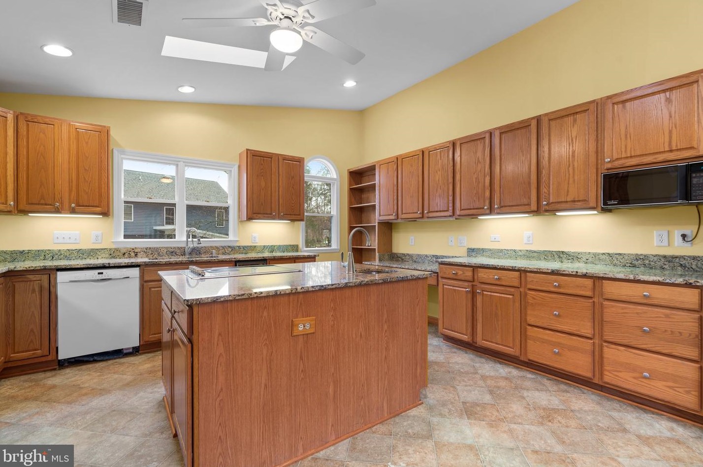 6824 Pyramid Way, Columbia MD 21044-4118 exterior