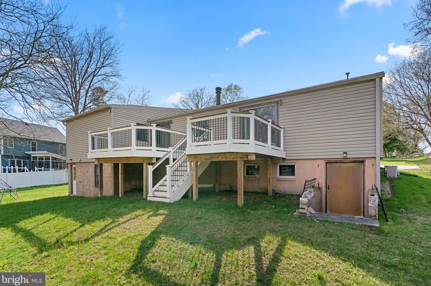 6824 Pyramid Way, Columbia MD 21044-4118 exterior