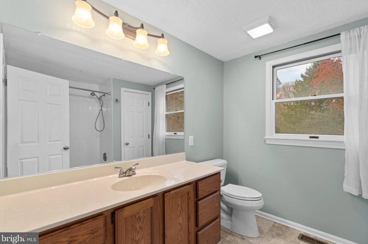 6824 Pyramid Way, Columbia MD 21044-4118 exterior