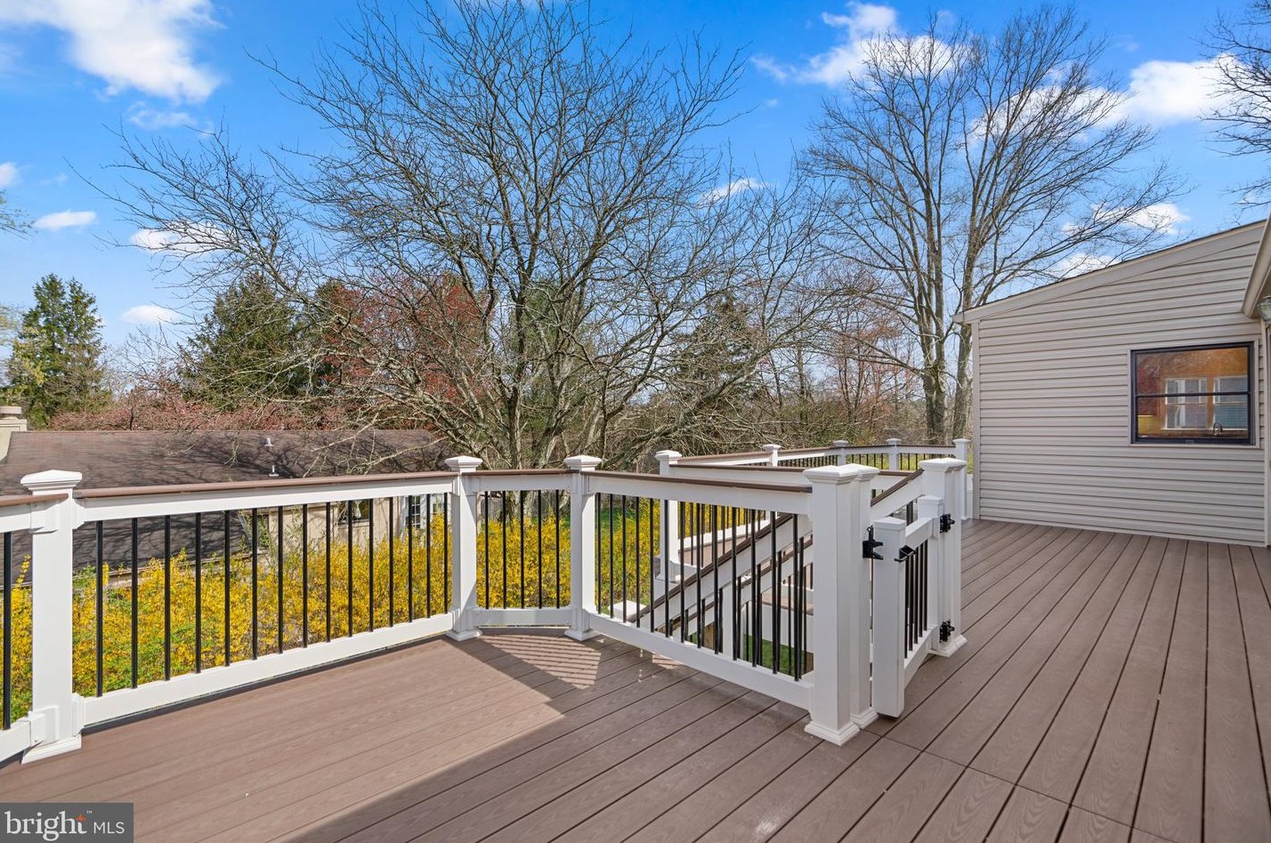 6824 Pyramid Way, Columbia MD 21044-4118 exterior