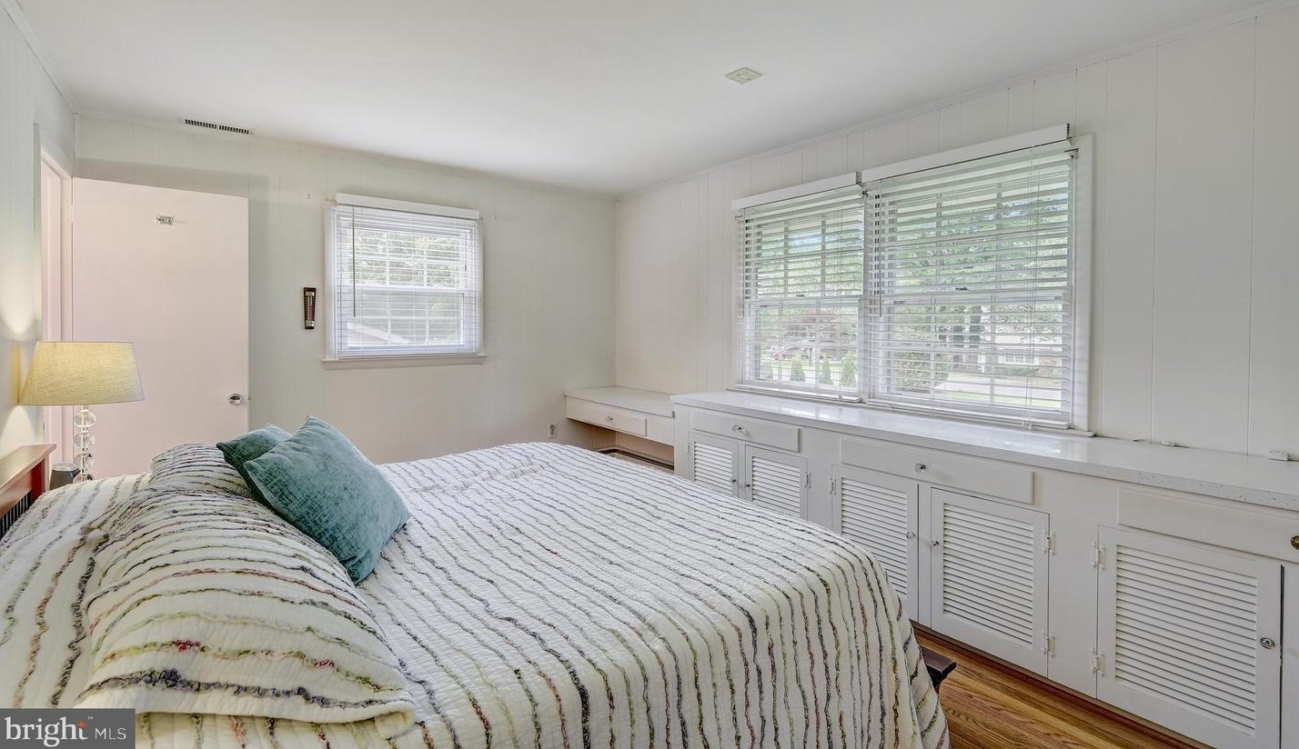 9032 Overhill Dr, Ellicott MD 21042-5221 exterior