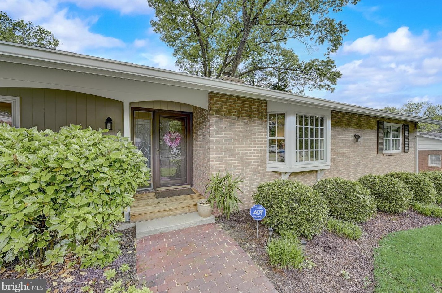 9032 Overhill Dr, Ellicott MD 21042-5221 exterior