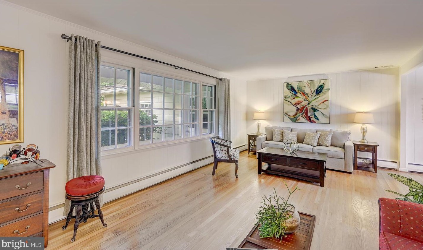 9032 Overhill Dr, Ellicott MD 21042-5221 exterior