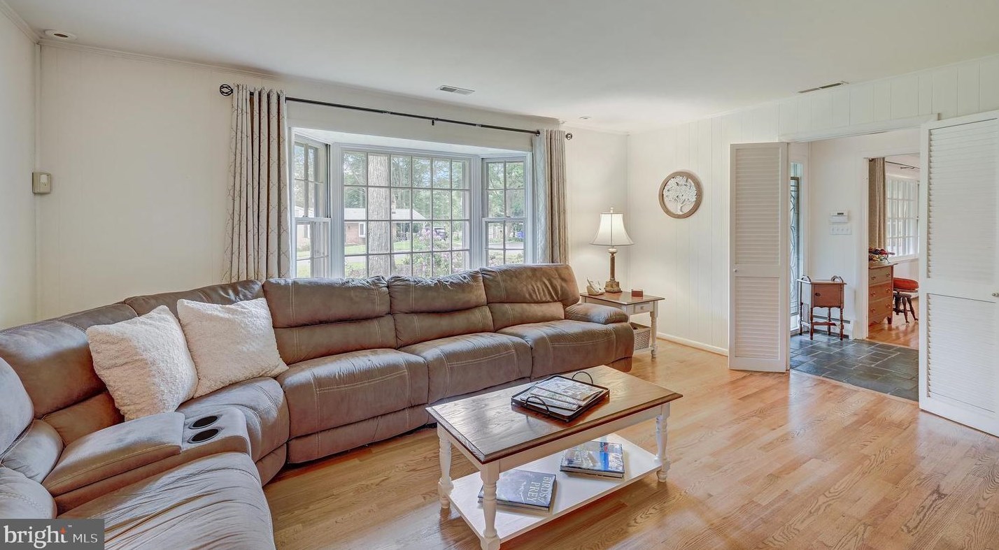 9032 Overhill Dr, Ellicott MD 21042-5221 exterior