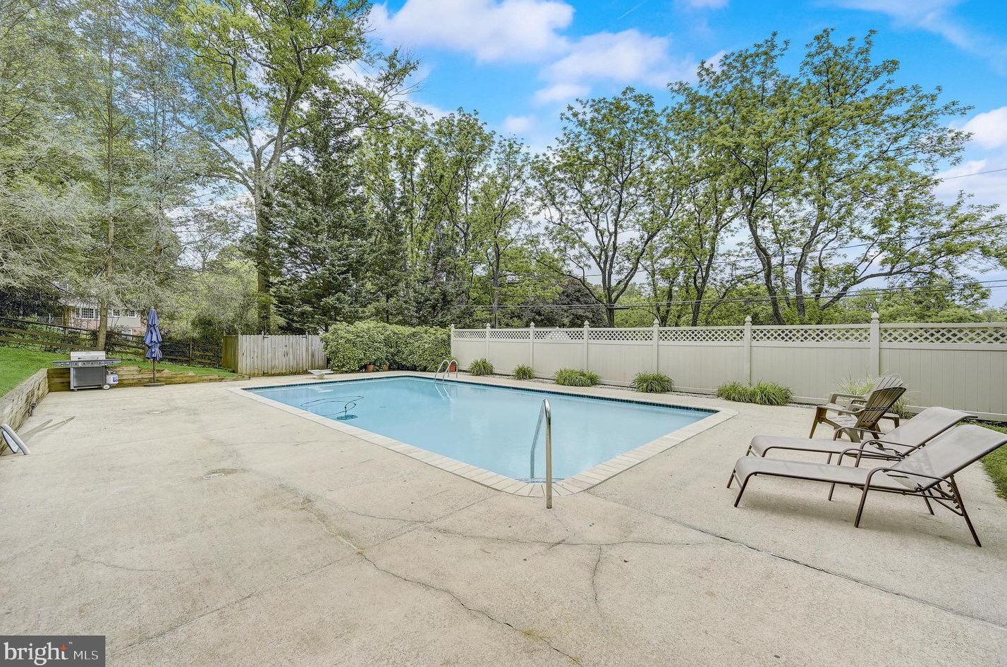 9032 Overhill Dr, Ellicott MD 21042-5221 exterior