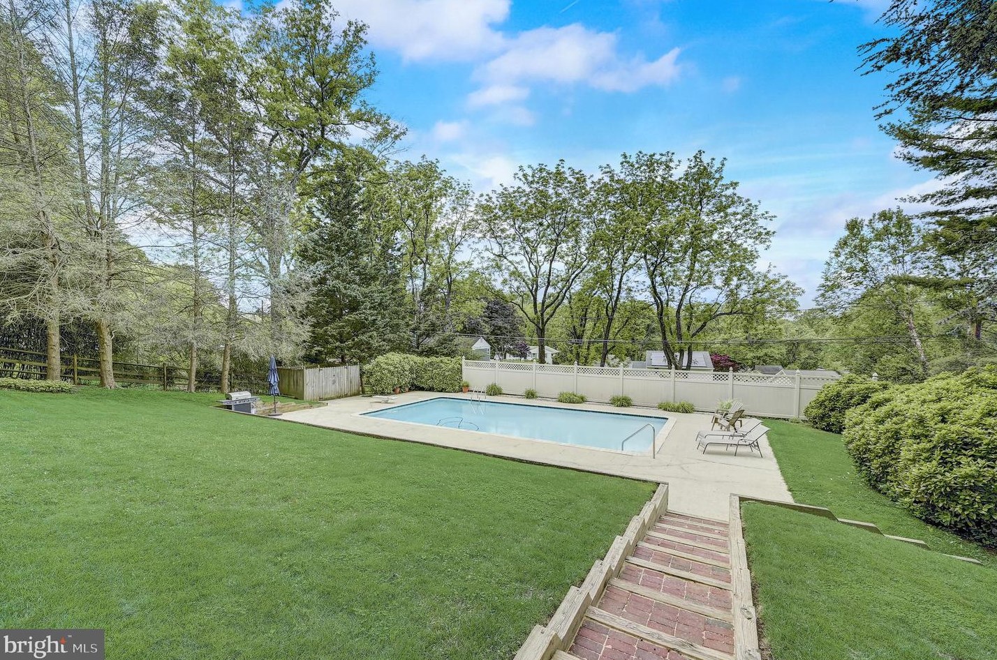 9032 Overhill Dr, Ellicott MD 21042-5221 exterior