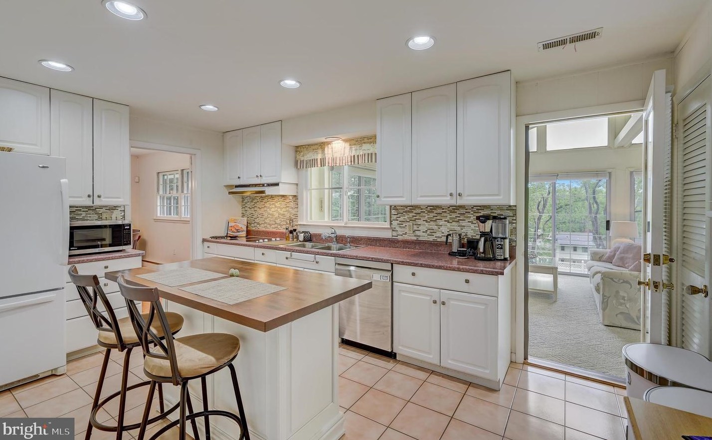 9032 Overhill Dr, Ellicott MD 21042-5221 exterior