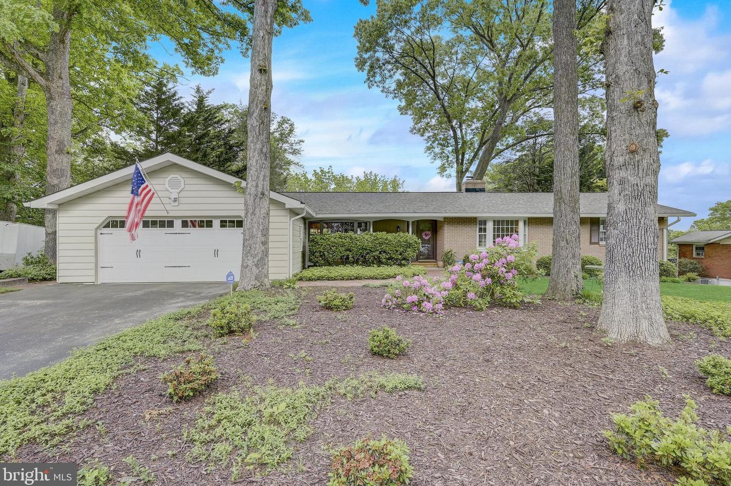 9032 Overhill Dr, Ellicott MD 21042-5221 exterior