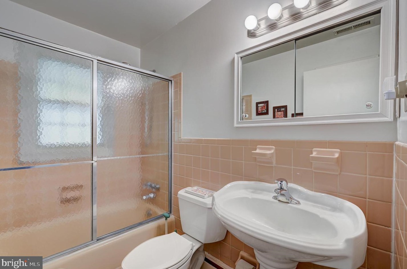 9032 Overhill Dr, Ellicott MD 21042-5221 exterior