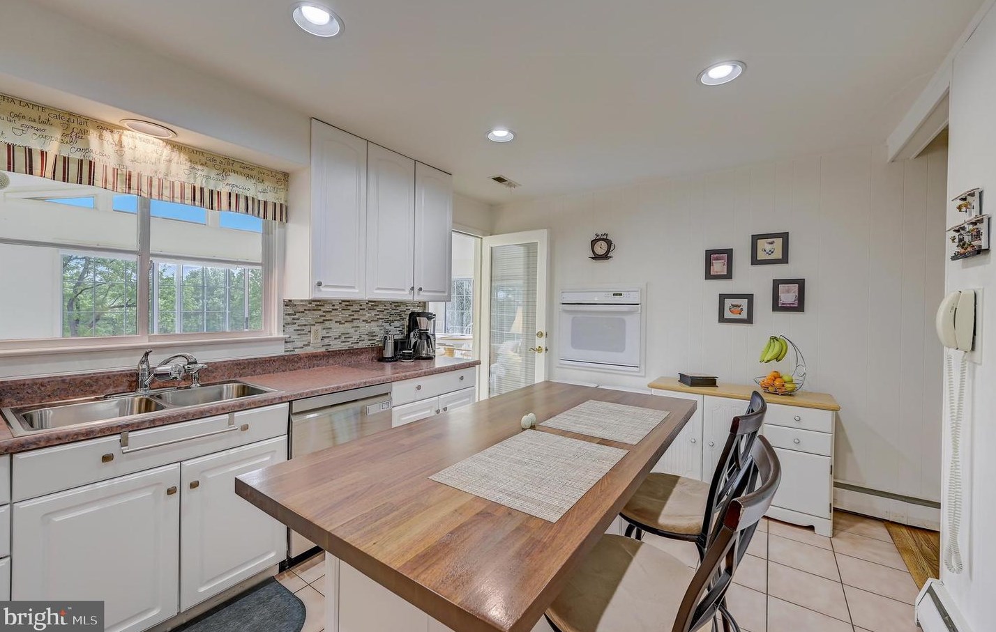 9032 Overhill Dr, Ellicott MD 21042-5221 exterior