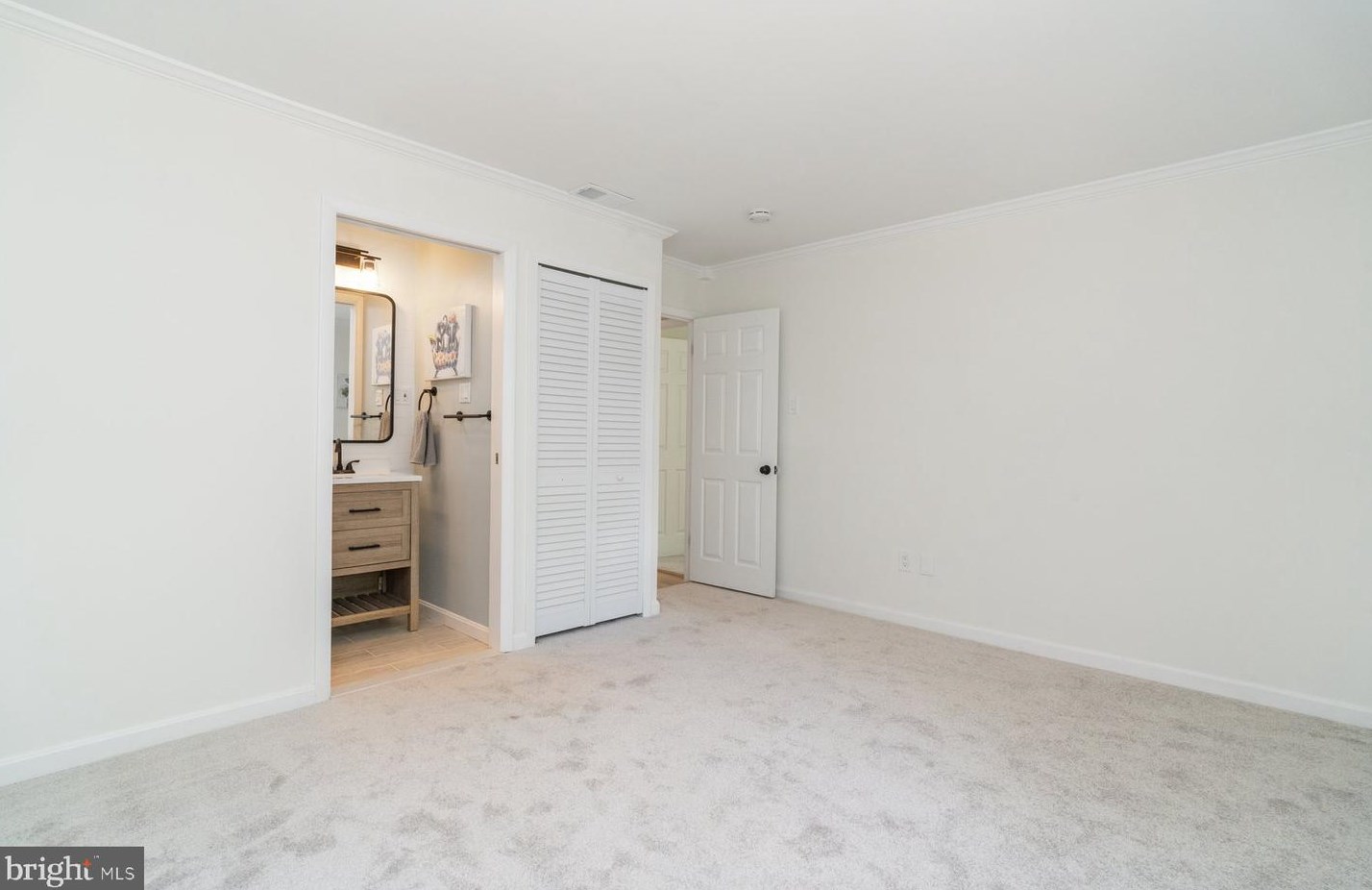 5523 Woodenhawk Cir, Columbia MD  21044-1925 exterior