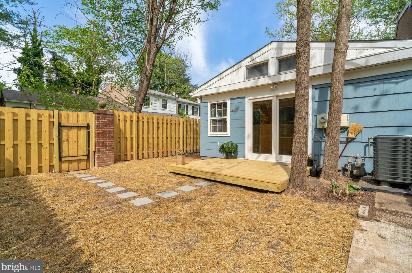 5523 Woodenhawk Cir, Columbia MD  21044-1925 exterior