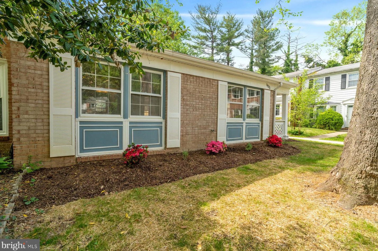 5523 Woodenhawk Cir, Columbia MD  21044-1925 exterior