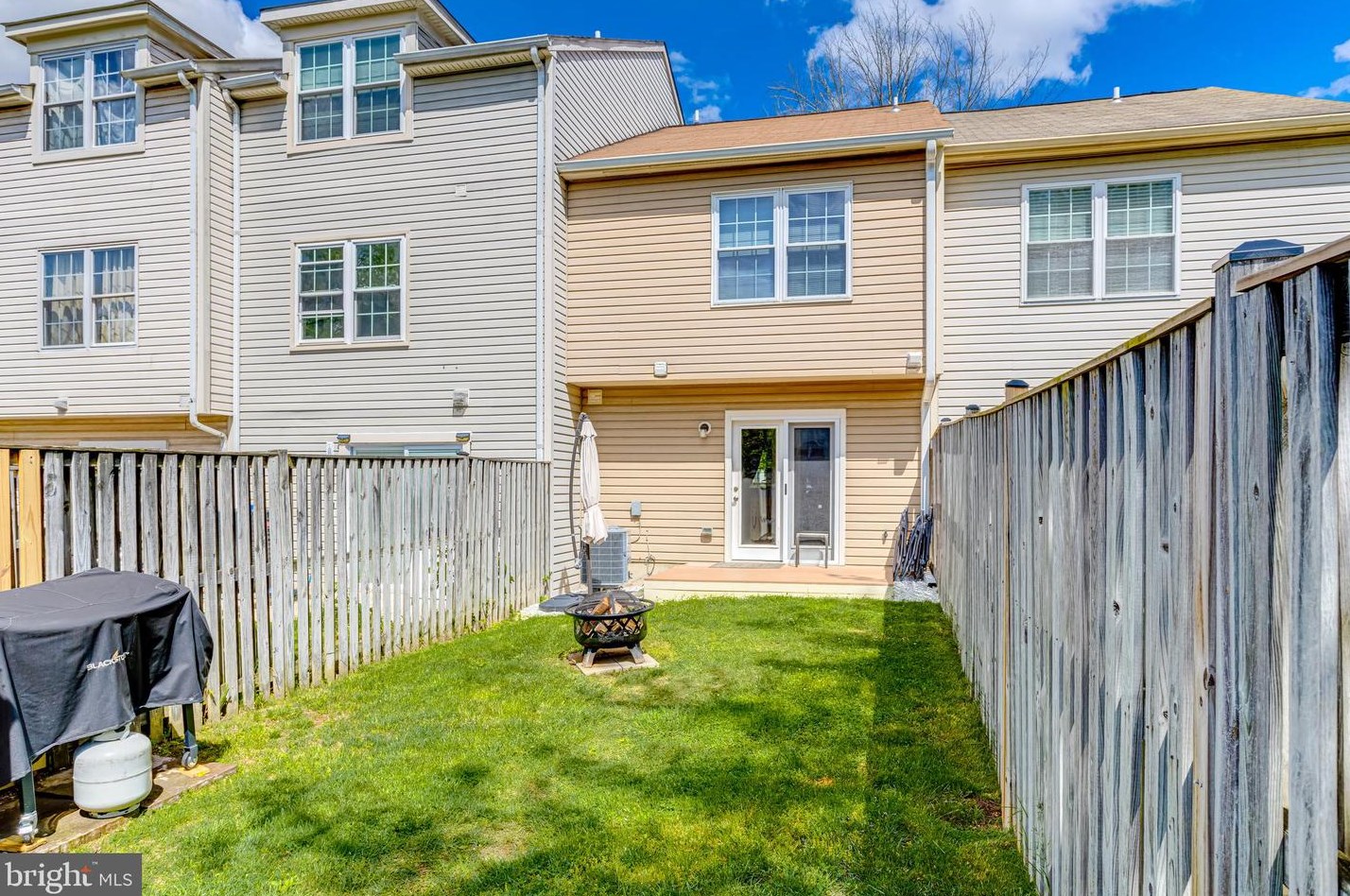 9642 Stirling Bridge Dr, Columbia MD 21046-1938 exterior