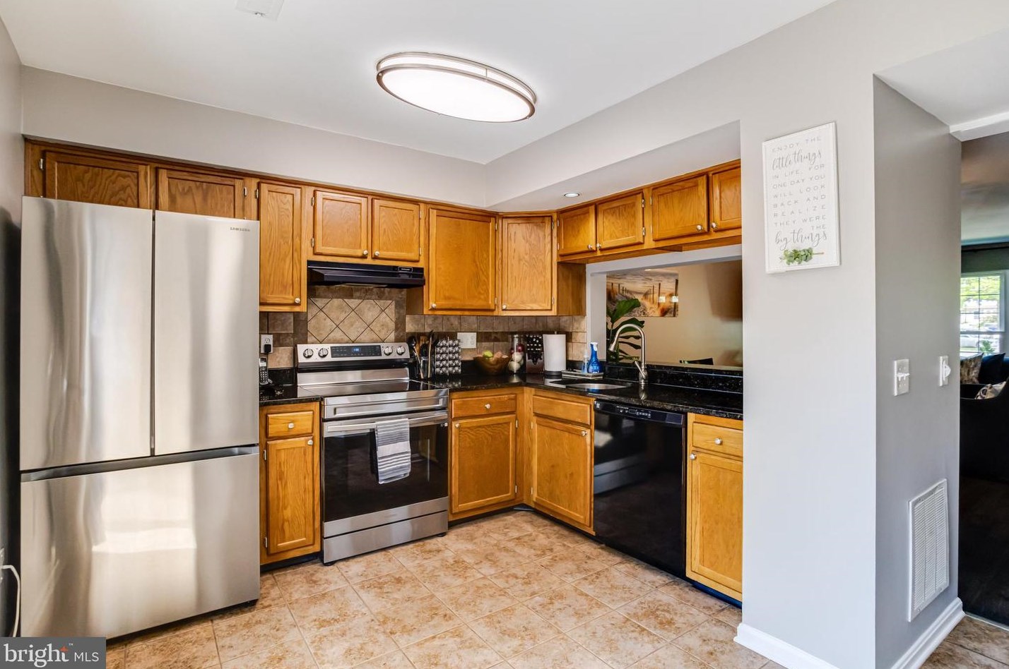 9642 Stirling Bridge Dr, Columbia MD 21046-1938 exterior