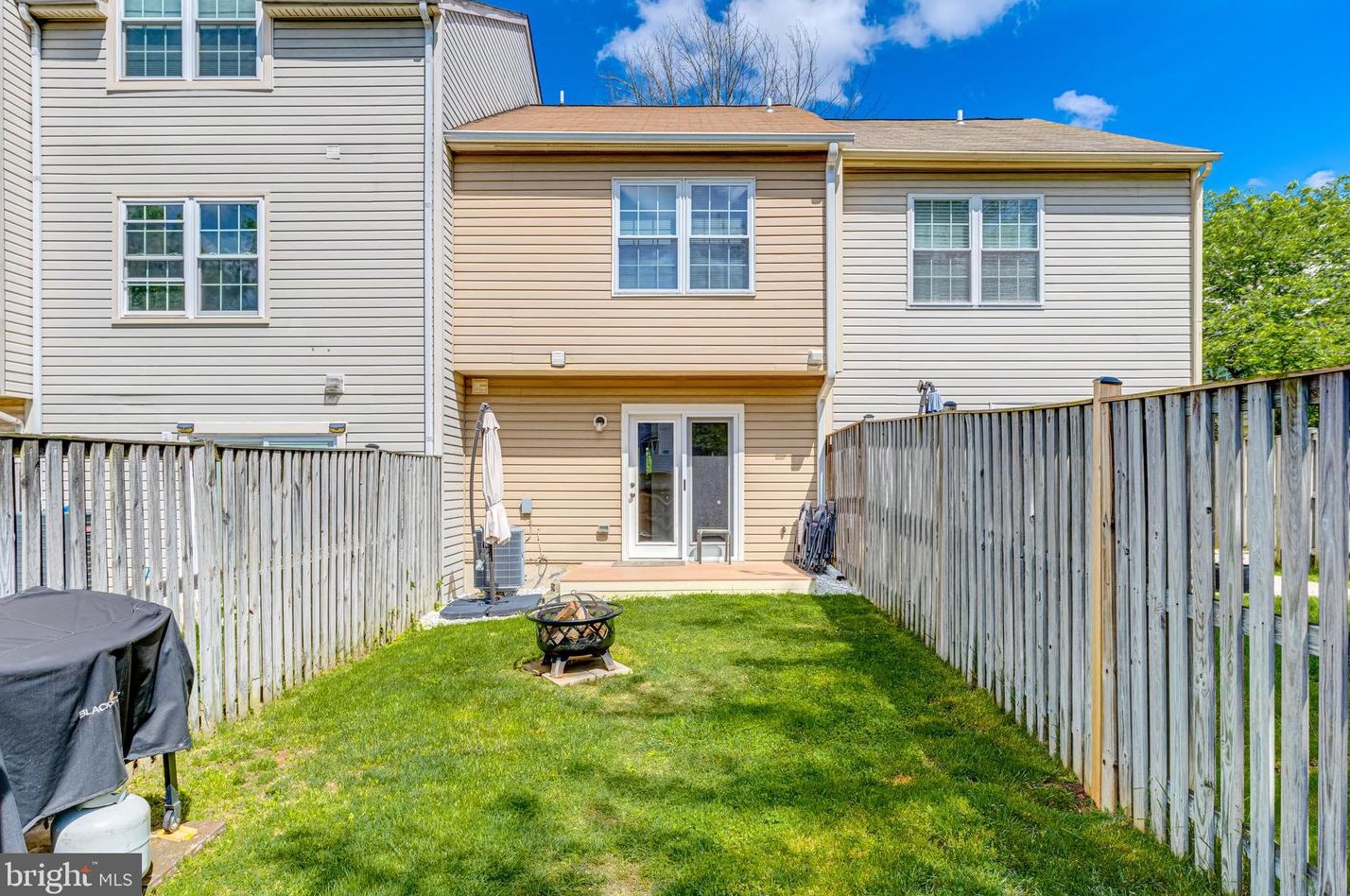 9642 Stirling Bridge Dr, Columbia MD 21046-1938 exterior