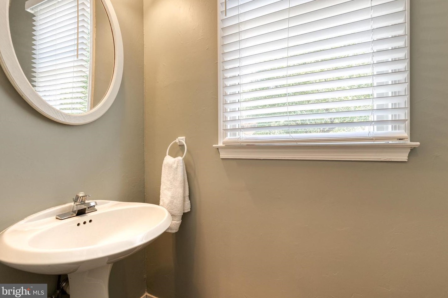 2800 Deer Trail Ct, Ellicott MD 21042-7817 exterior