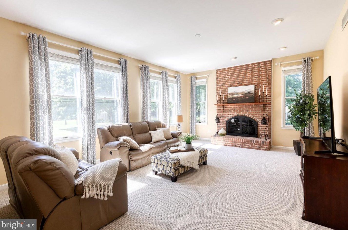 2800 Deer Trail Ct, Ellicott MD 21042-7817 exterior