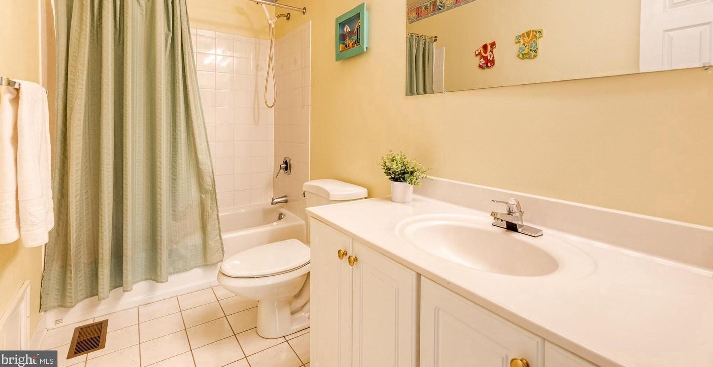 2800 Deer Trail Ct, Ellicott MD 21042-7817 exterior