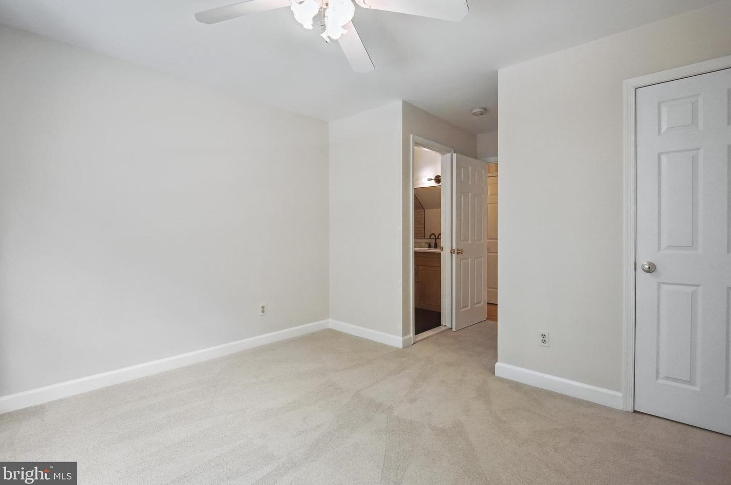 12661 Golden Oak Dr, Ellicott MD 21042-1150 exterior