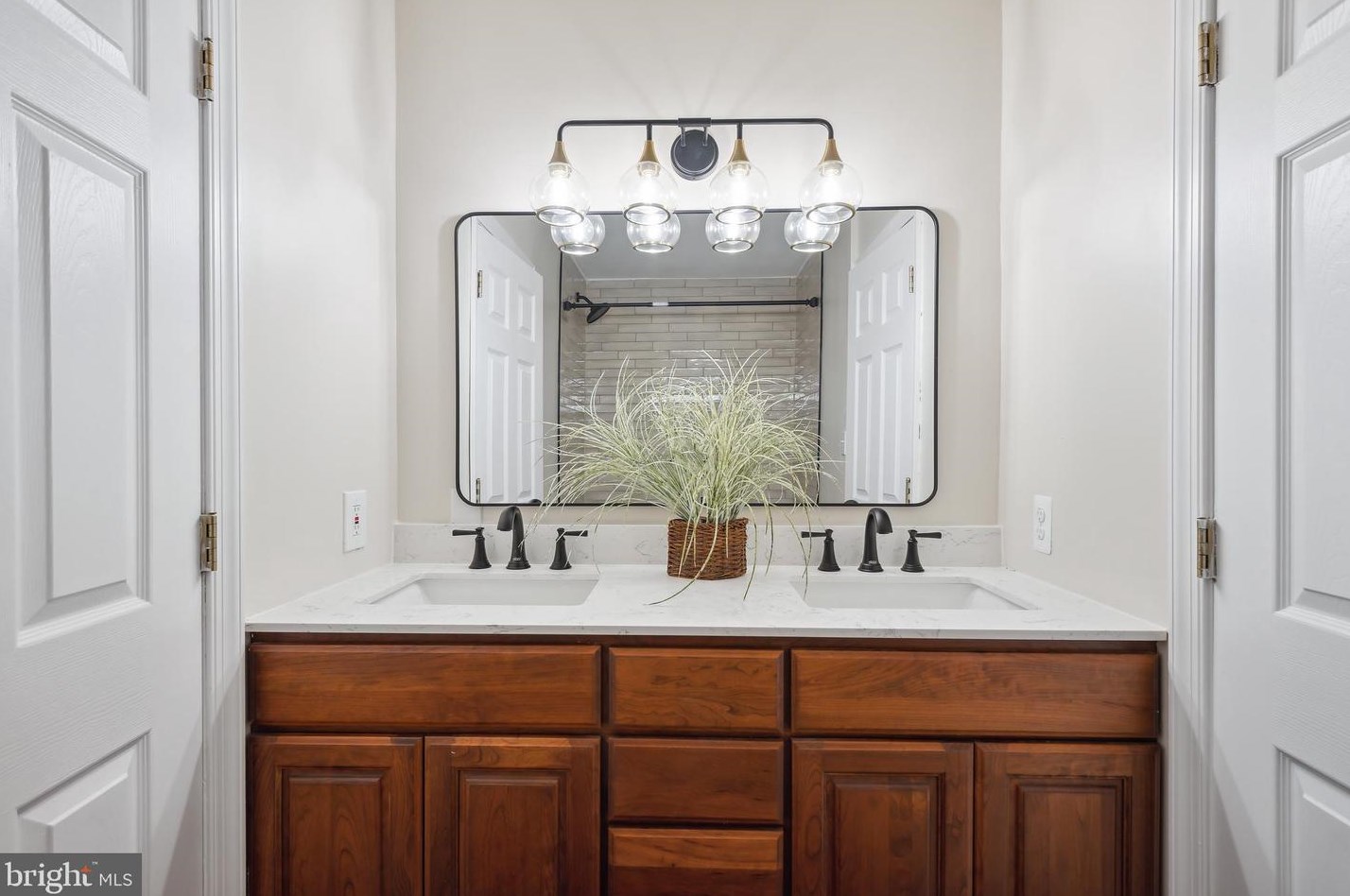 12661 Golden Oak Dr, Ellicott MD 21042-1150 exterior