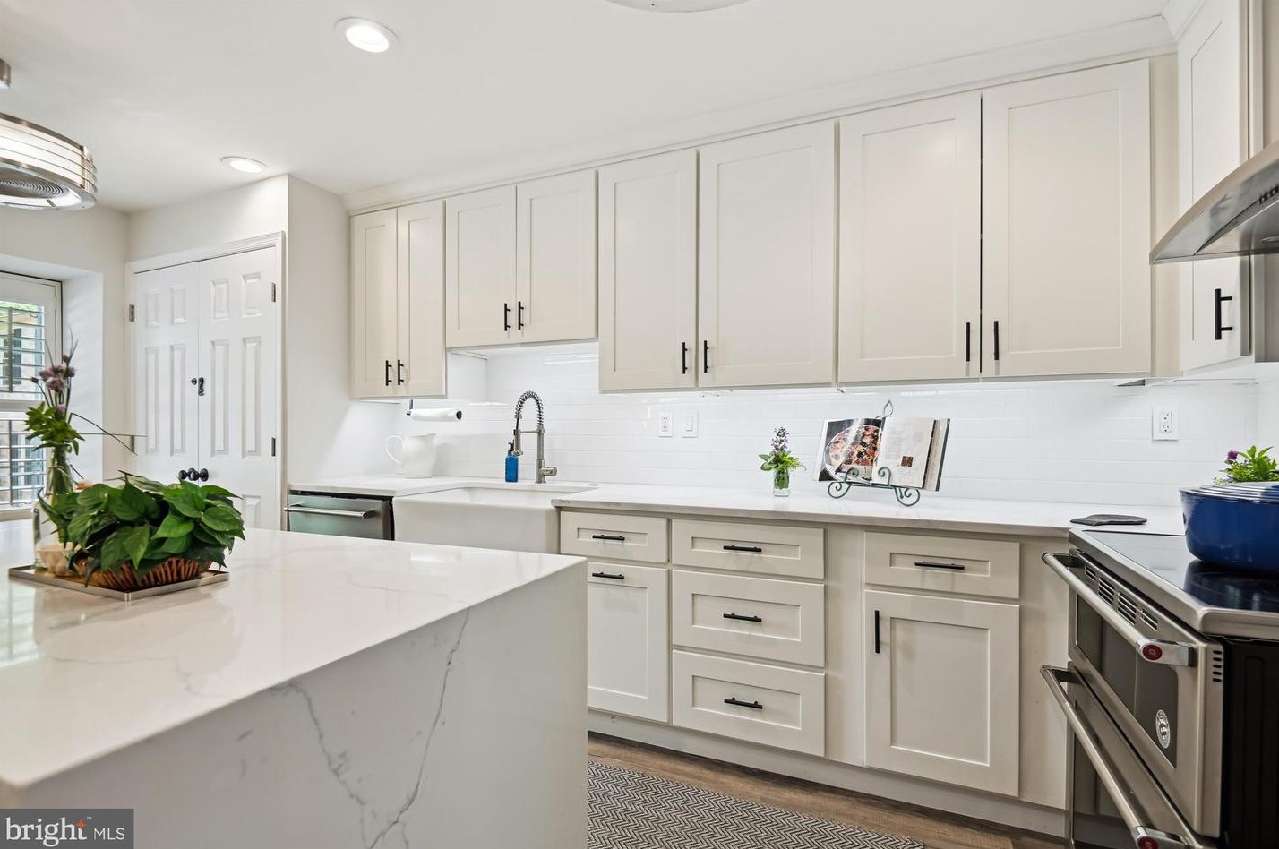 11927 New Country Ln, Columbia MD 21044-4405 exterior