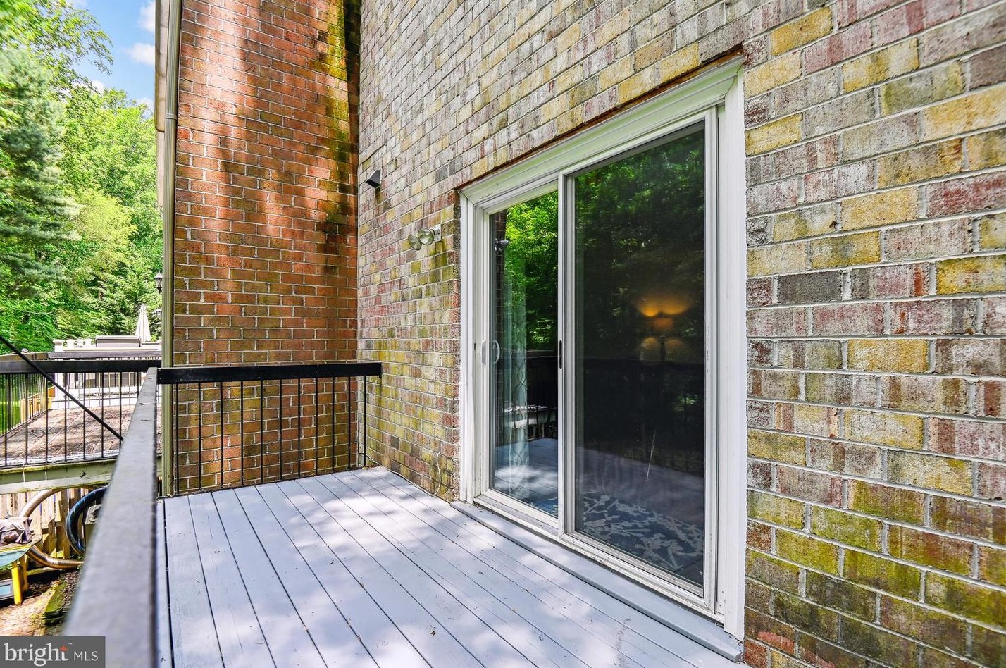 11927 New Country Ln, Columbia MD 21044-4405 exterior