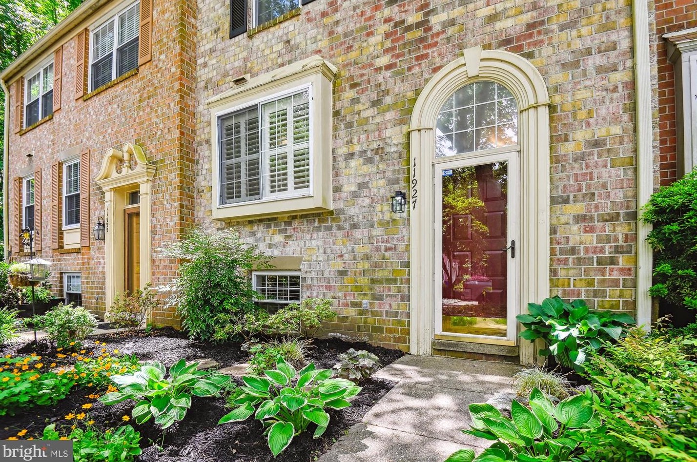 11927 New Country Ln, Columbia MD 21044-4405 exterior