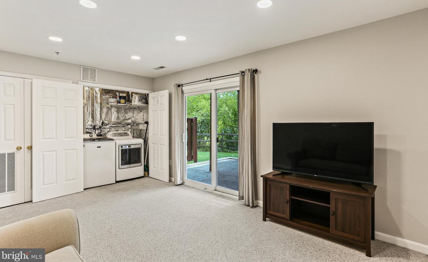 6854 Sanctuary Ct, Baltimore MD  21075-6235 exterior