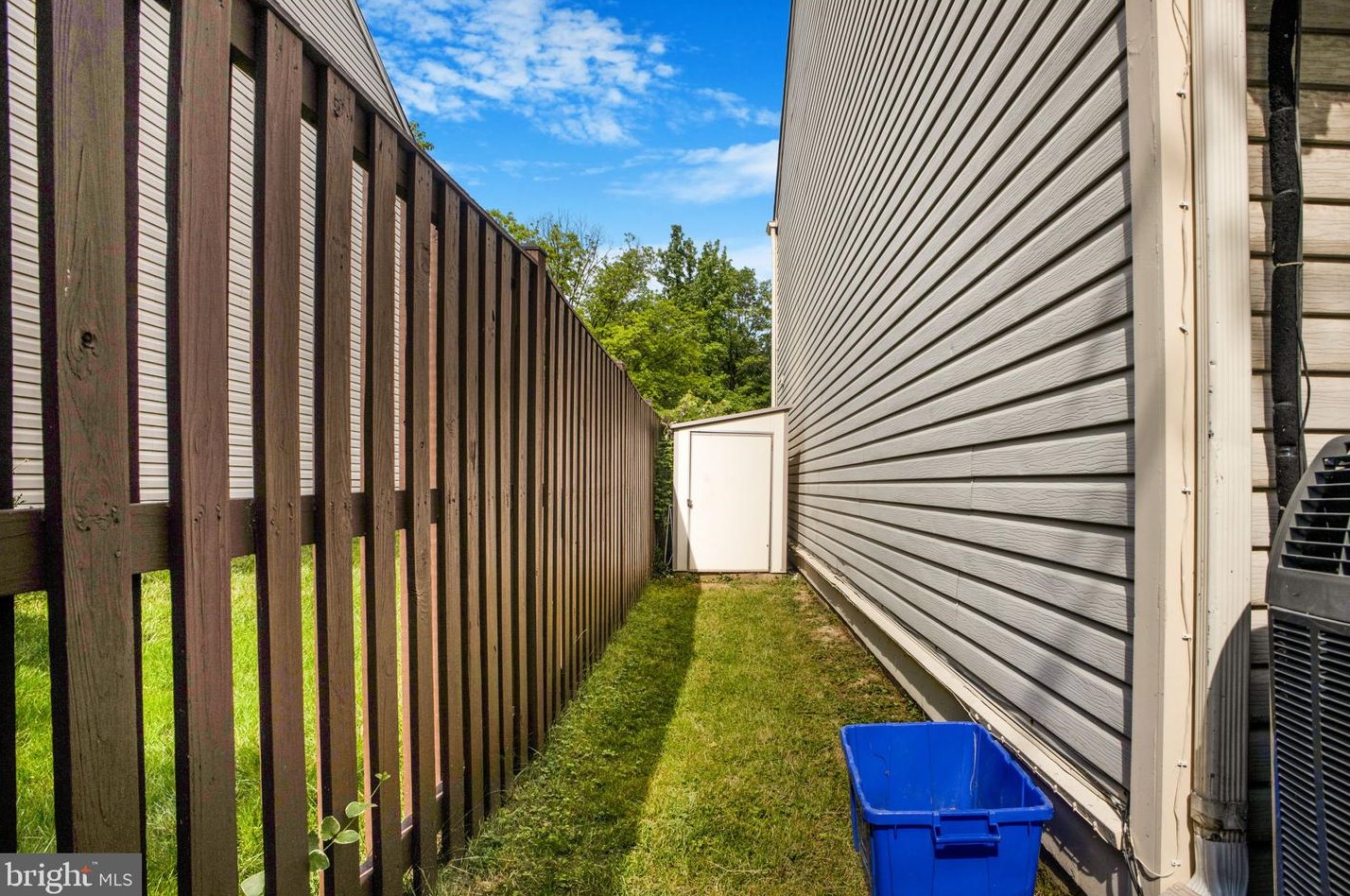 9639 Stirling Bridge Dr, Columbia MD 21046-1938 exterior