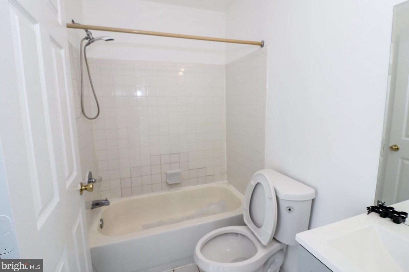 6406 Bayberry Ct, Baltimore MD 21075-6921 exterior