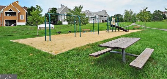 7922 Mayfair Cir, Ellicott MD  21043-6984 exterior