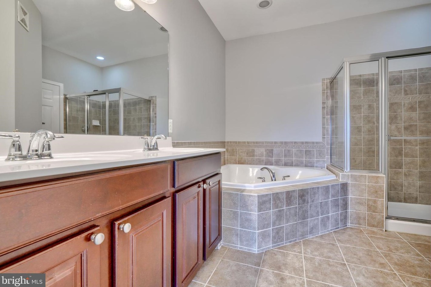 7138 Daniel John Dr, Baltimore MD  21075-5452 exterior