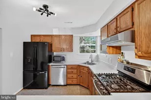 8605 Jennifer Ct, Laurel, MD 20723 - Photo 9