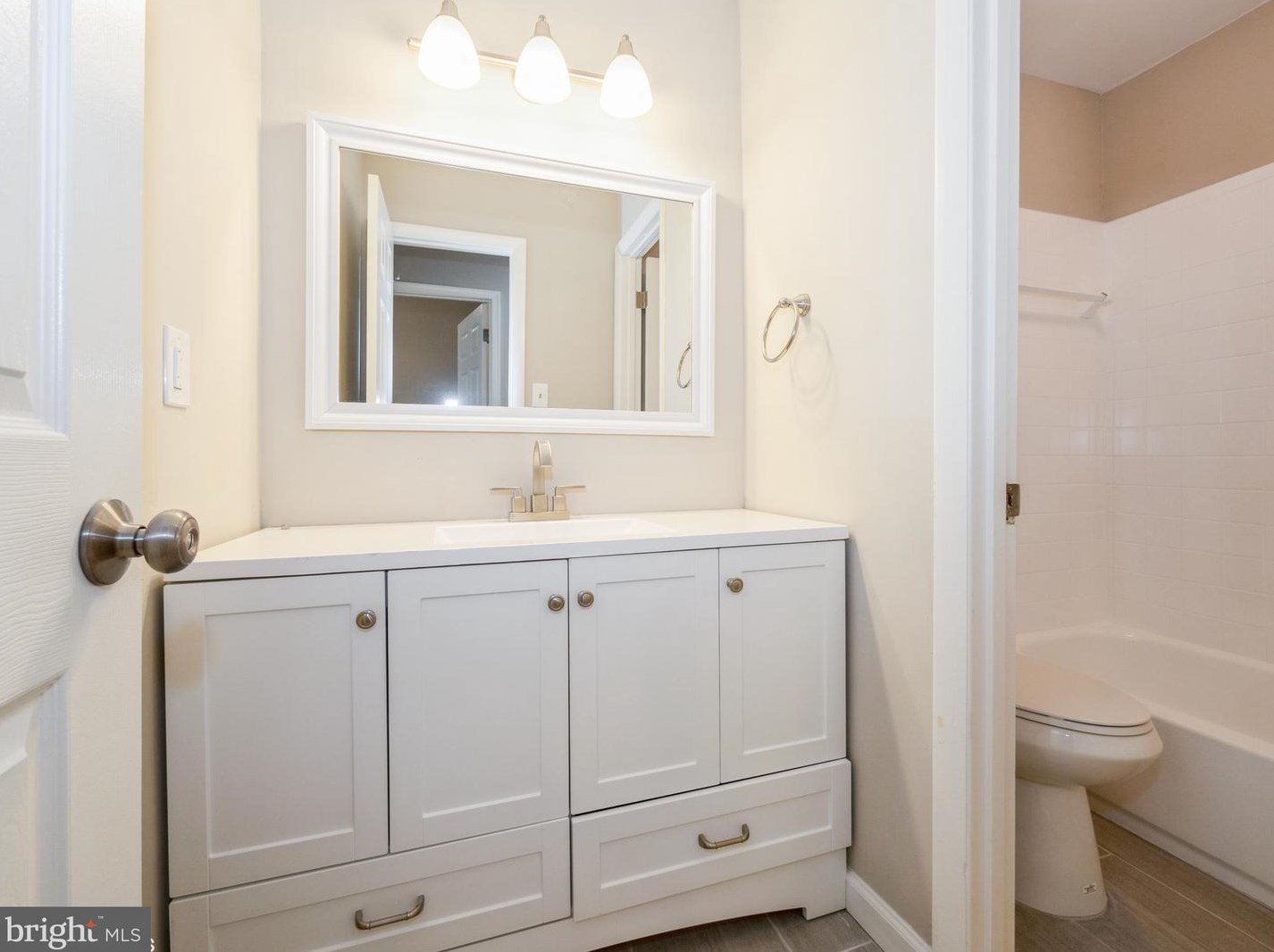 8103 Wooded Glen Ct, Ellicott MD 21043-6941 exterior