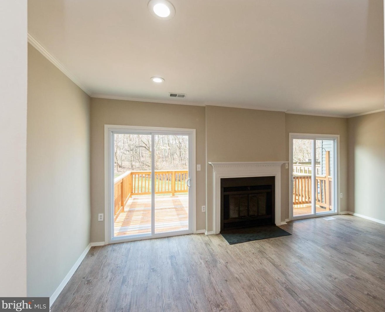 8103 Wooded Glen Ct, Ellicott MD 21043-6941 exterior