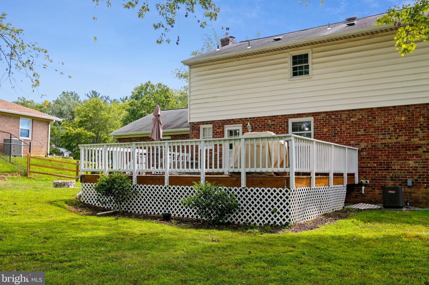 17533 Queen Elizabeth Dr, Olney MD  20832-2131 exterior