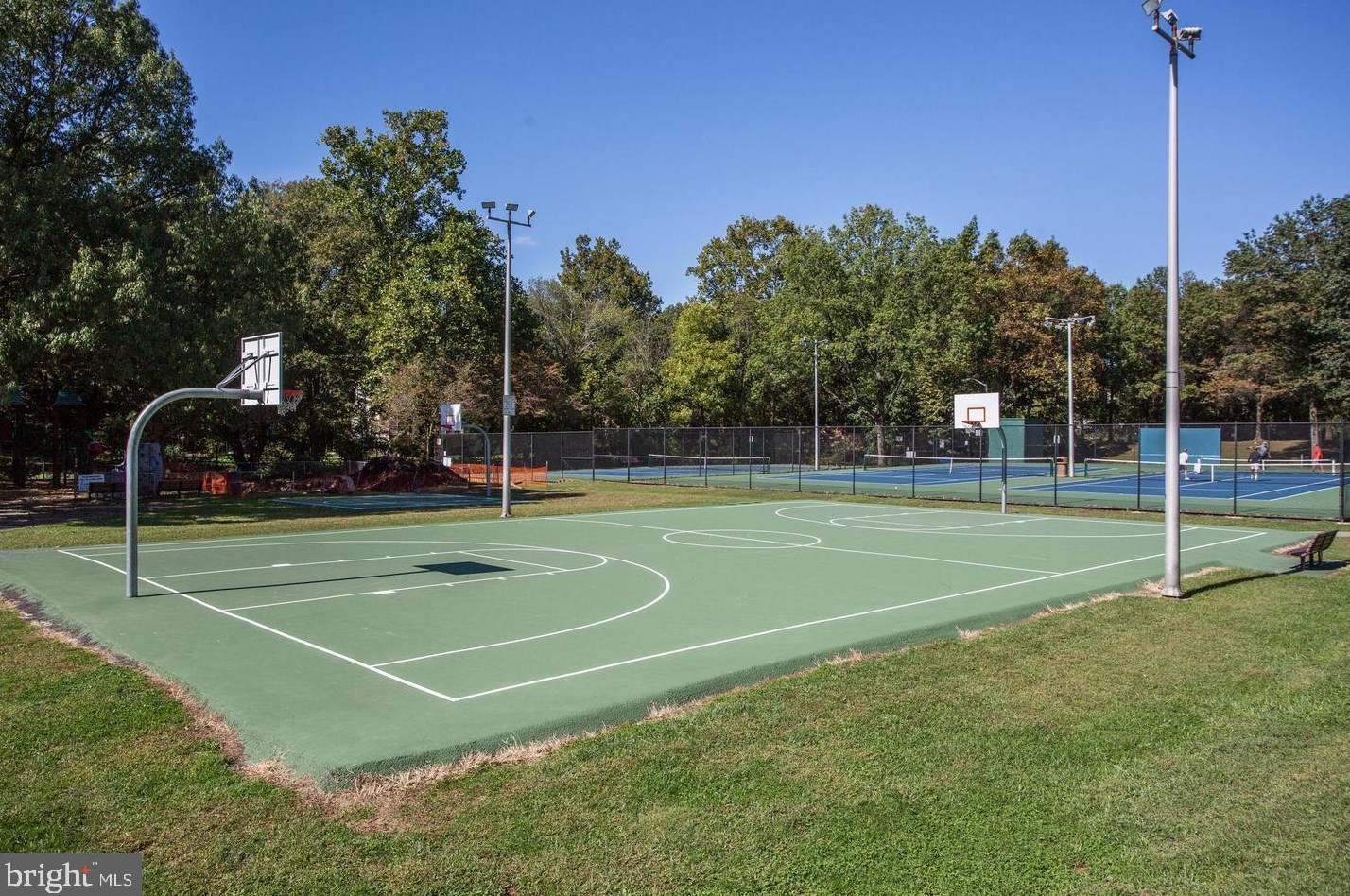 784 Quince Orchard Blvd, Gaithersburg MD  20878-1514 exterior