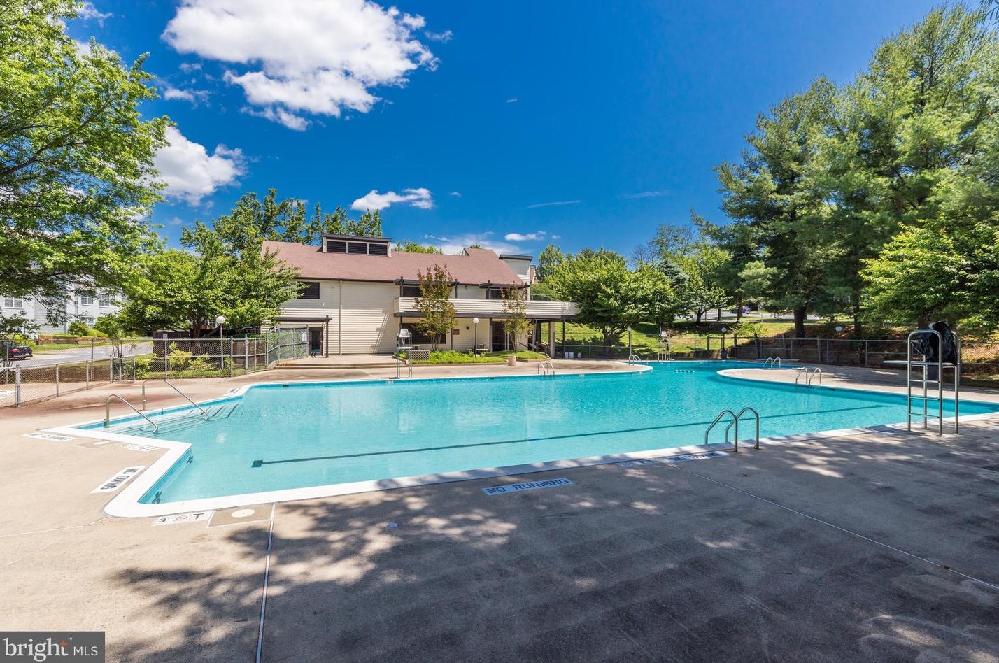 18520 Boysenberry Dr, Gaithersburg MD  20879-3672 exterior