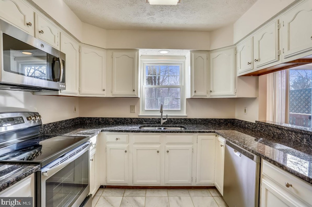25 Bayshore Ct, Gaithersburg MD  20878-1979 exterior