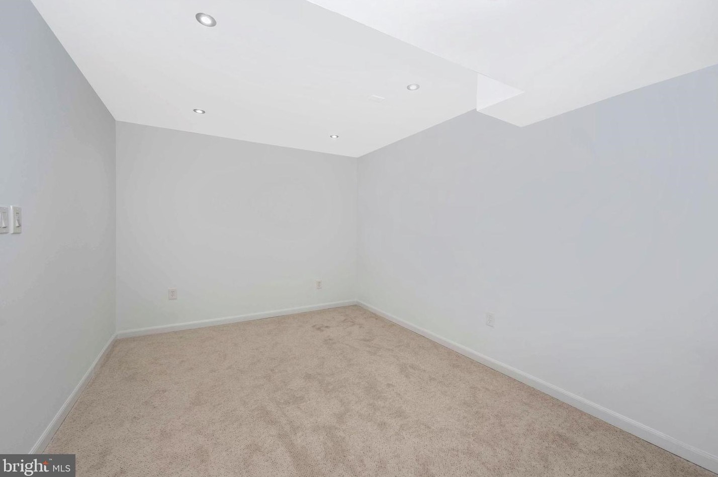 9846 Dairyton Ct, Gaithersburg MD 20886-1102 exterior