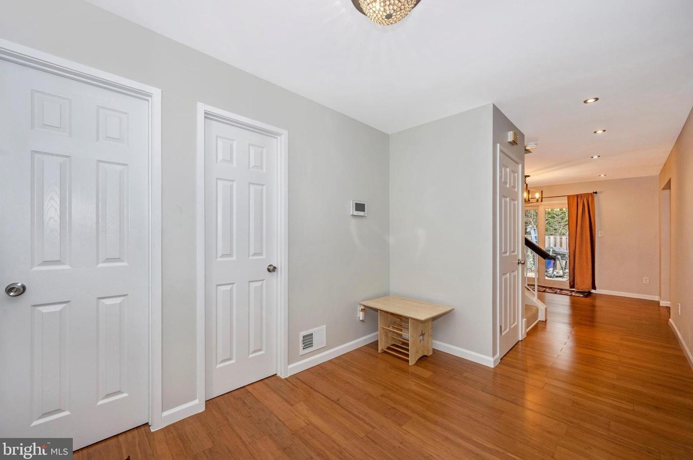 9846 Dairyton Ct, Gaithersburg MD 20886-1102 exterior