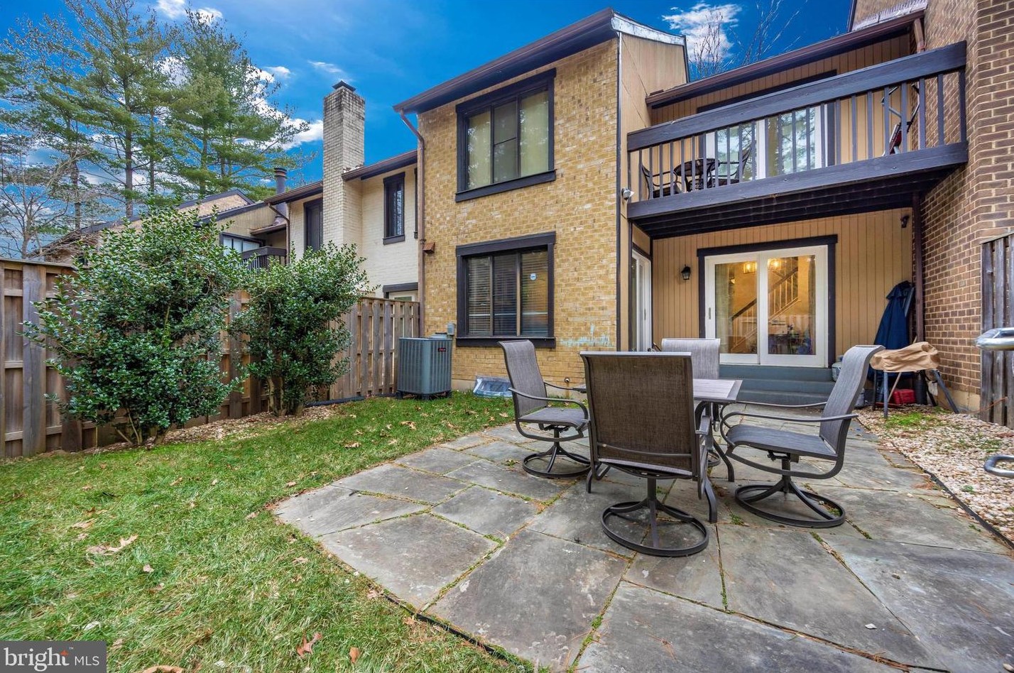 9846 Dairyton Ct, Gaithersburg MD 20886-1102 exterior