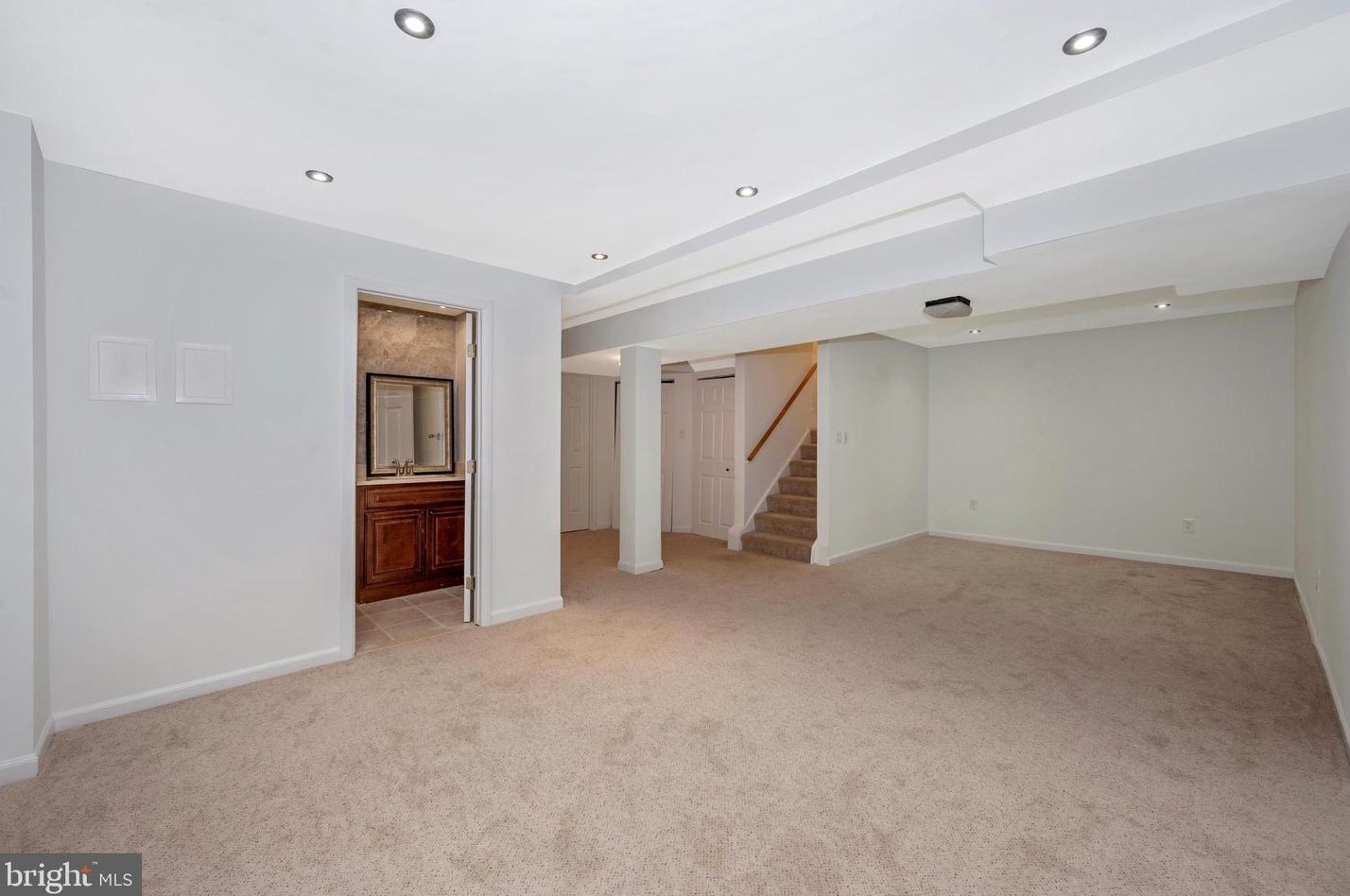 9846 Dairyton Ct, Gaithersburg MD 20886-1102 exterior