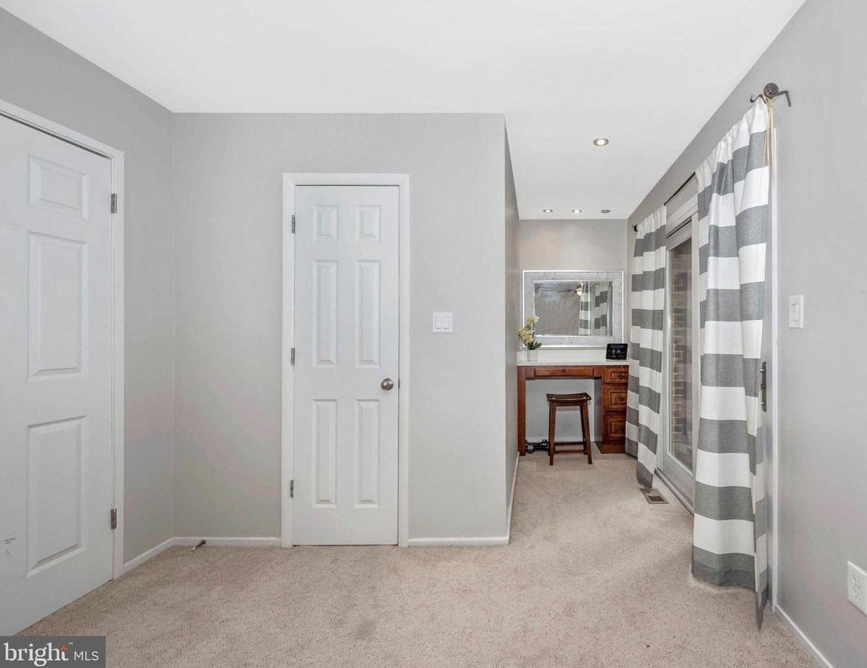 9846 Dairyton Ct, Gaithersburg MD 20886-1102 exterior