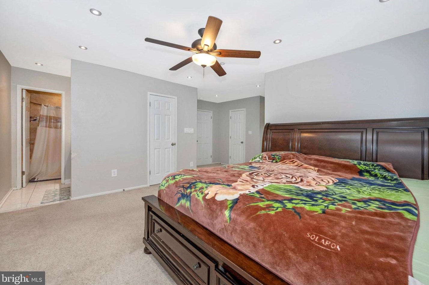 9846 Dairyton Ct, Gaithersburg MD 20886-1102 exterior