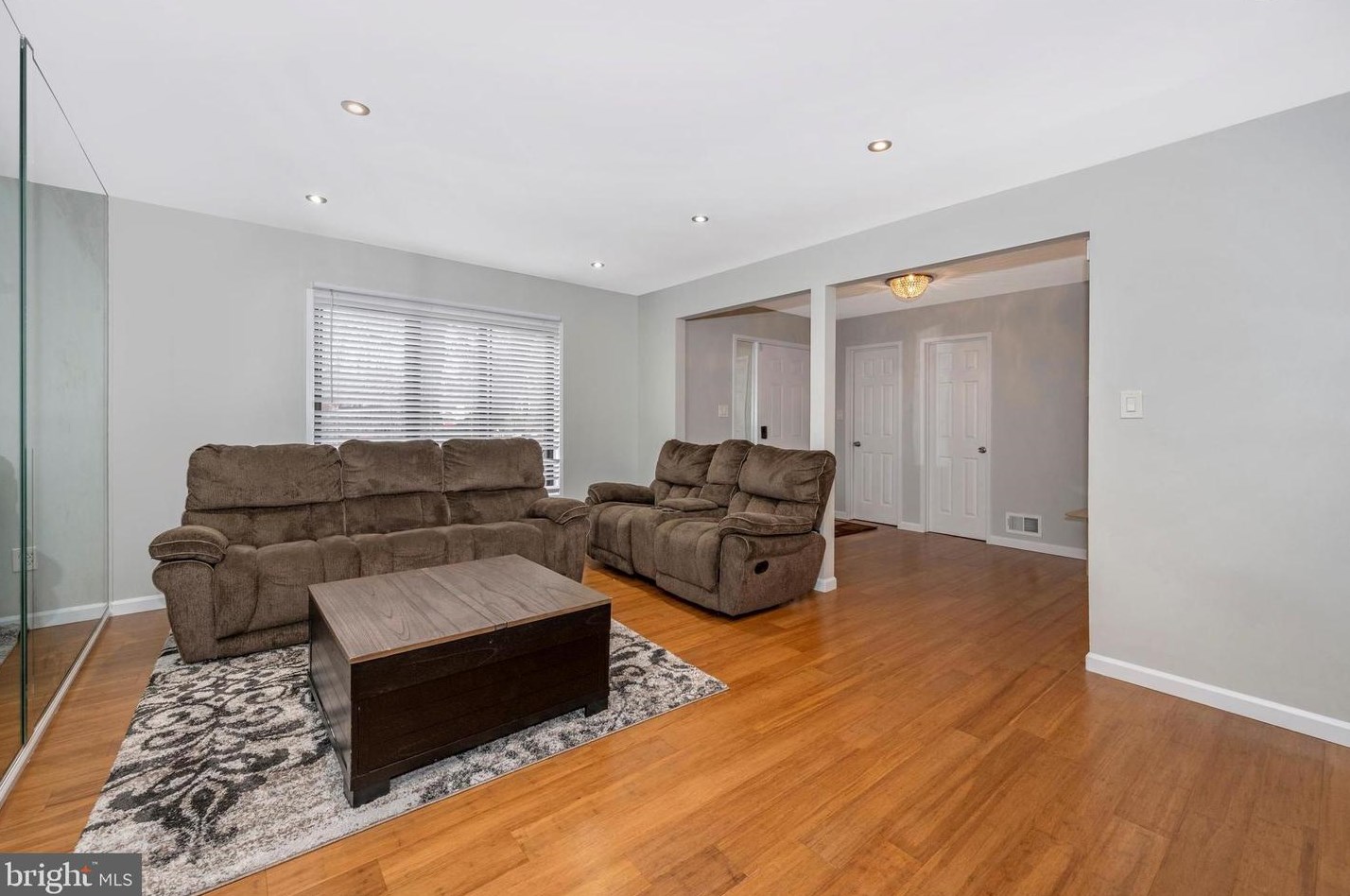 9846 Dairyton Ct, Gaithersburg MD 20886-1102 exterior