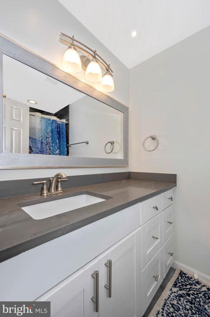 9846 Dairyton Ct, Gaithersburg MD 20886-1102 exterior