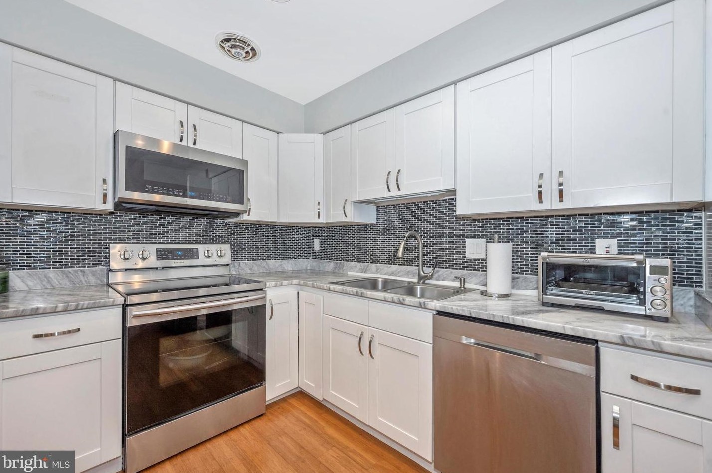 9846 Dairyton Ct, Gaithersburg MD 20886-1102 exterior